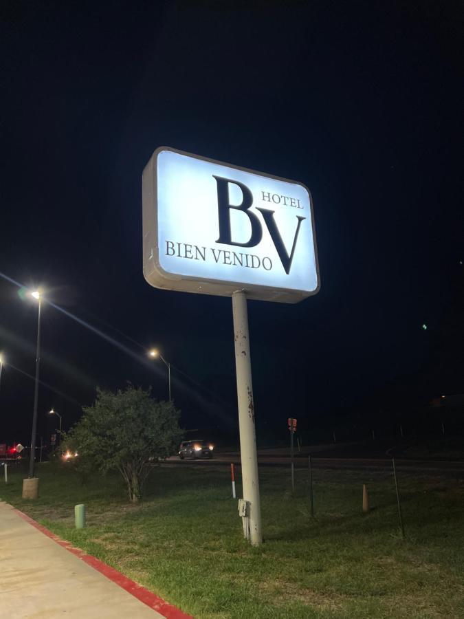 Hotel Bien Venido Pearsall Exteriör bild
